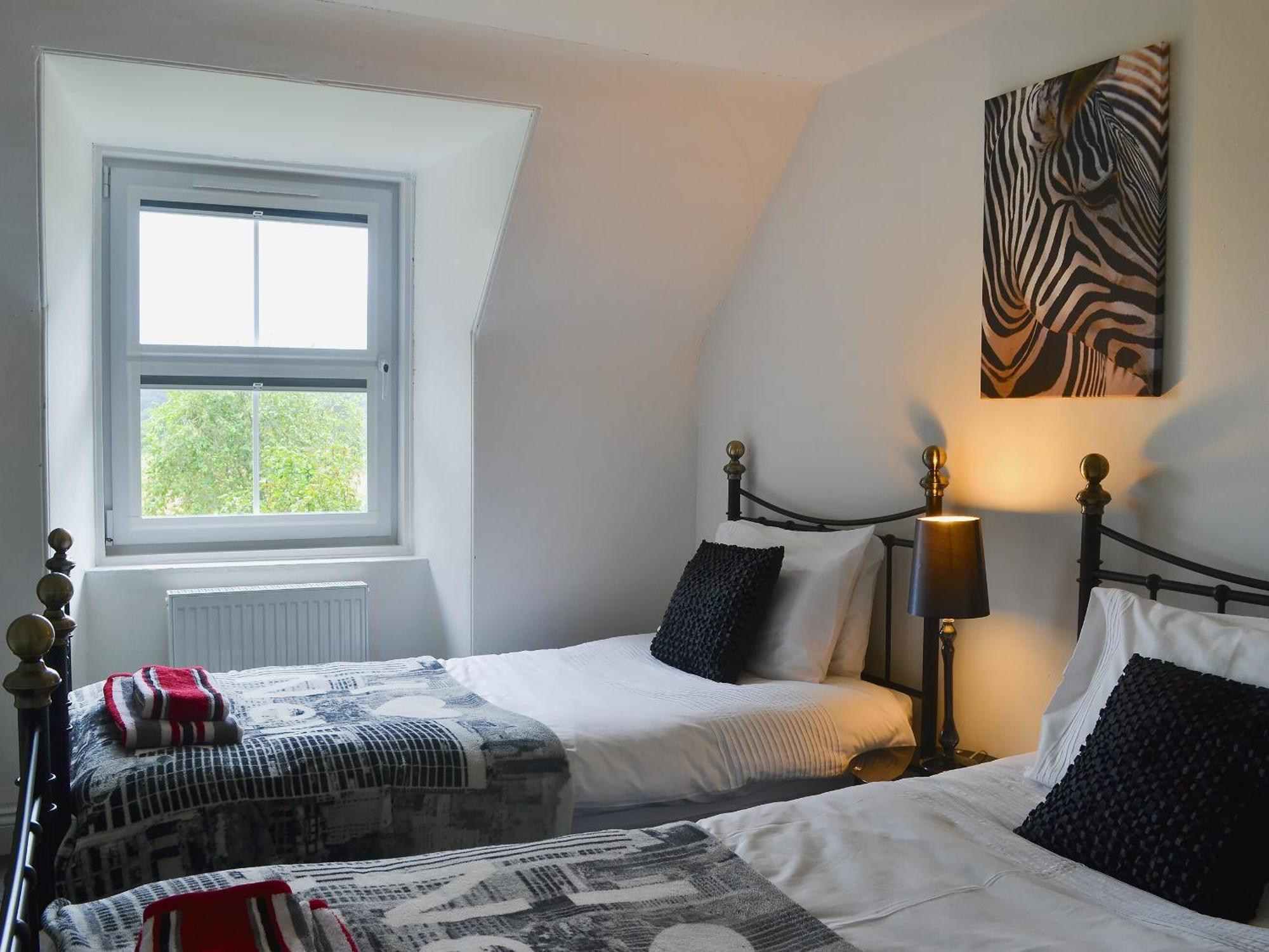 Checkers Cottage - Beaufort Estate Belladrum ภายนอก รูปภาพ