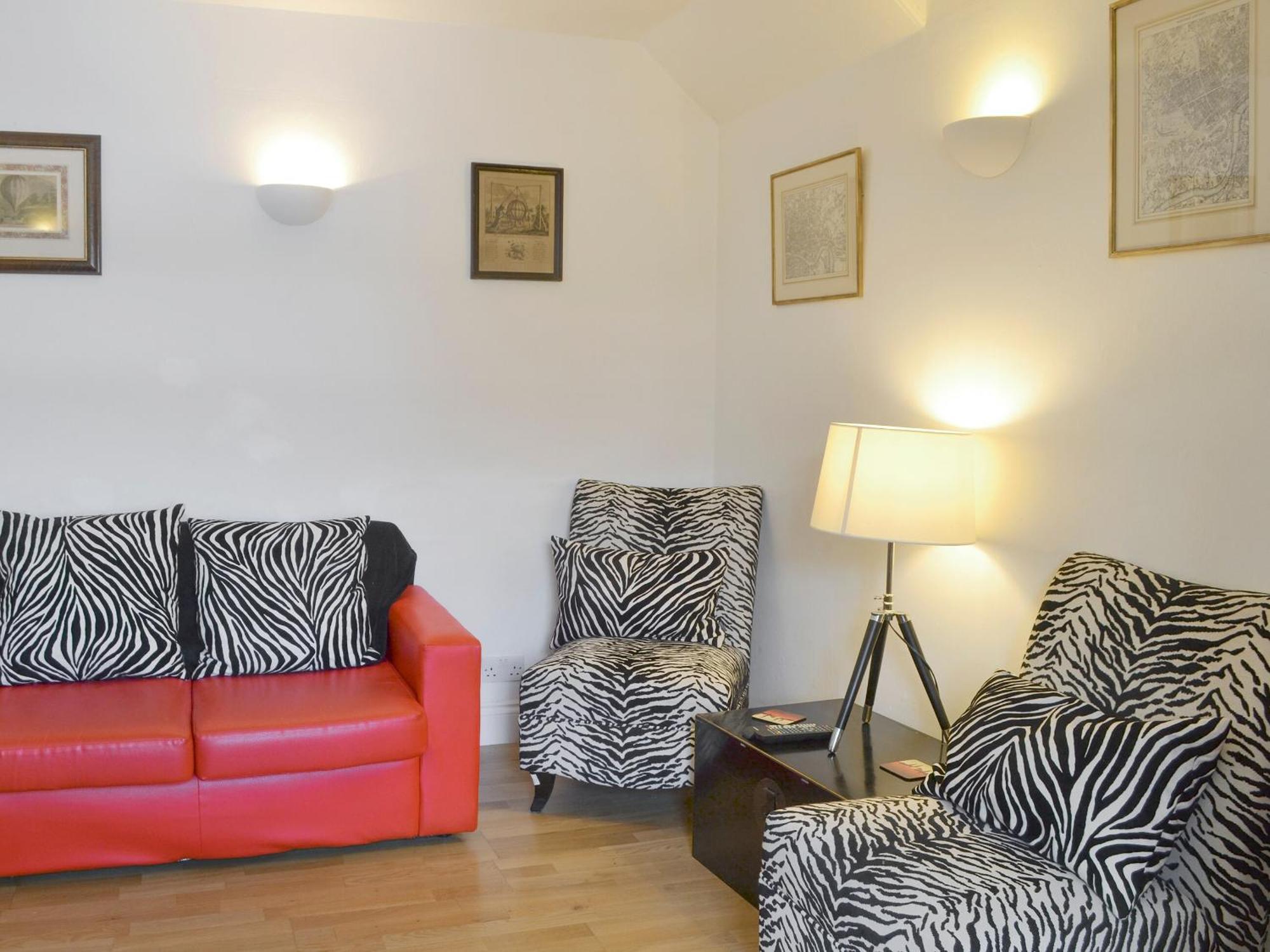 Checkers Cottage - Beaufort Estate Belladrum ภายนอก รูปภาพ
