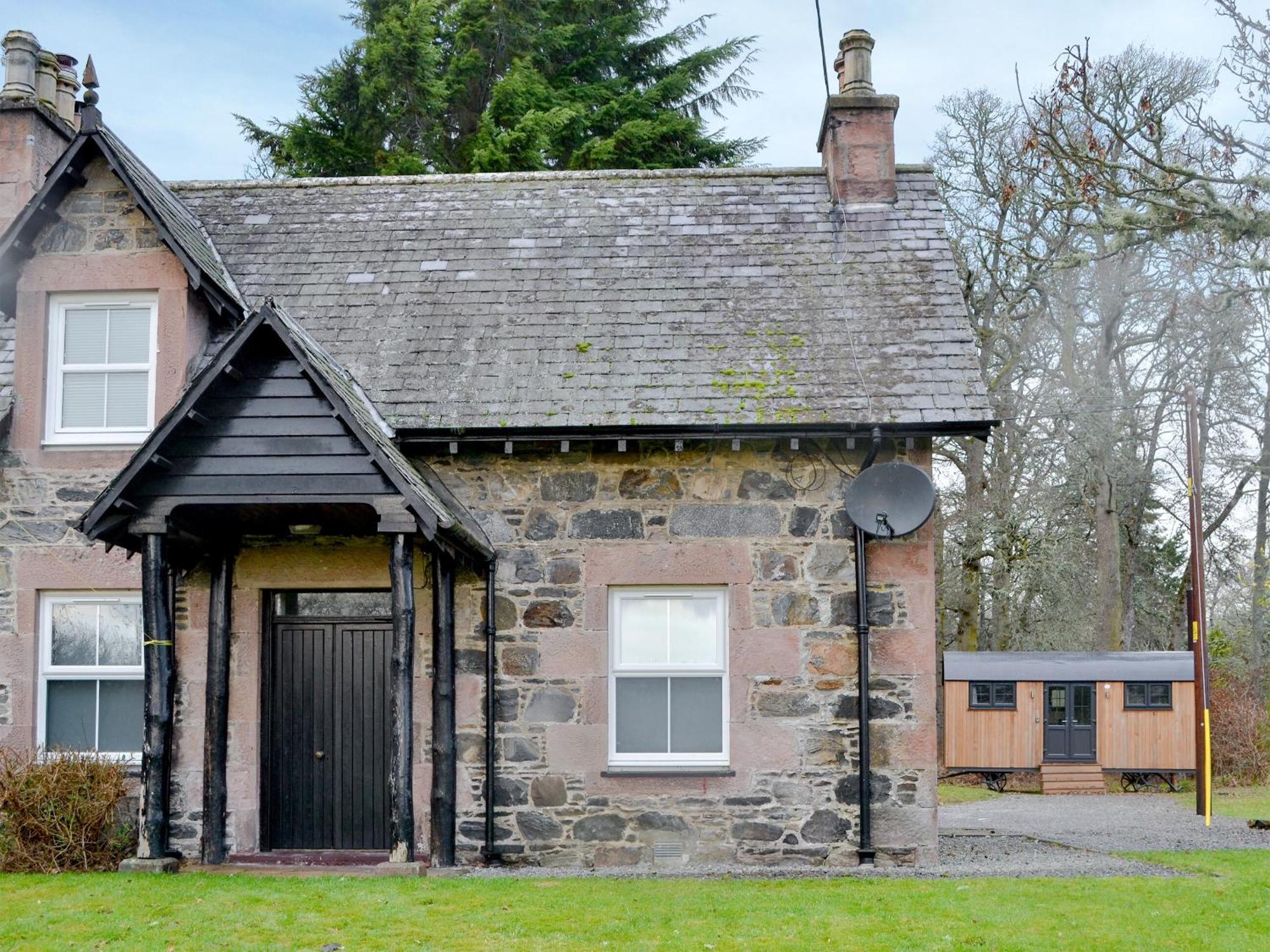 Checkers Cottage - Beaufort Estate Belladrum ภายนอก รูปภาพ